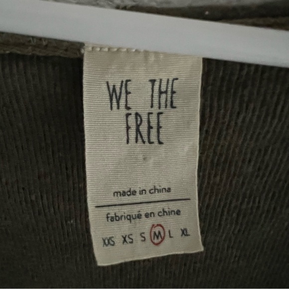 We the Free Linen Moss Green Star Henley Distressed Sweatshirt Sz M Shabby Chic - Picture 8 of 9